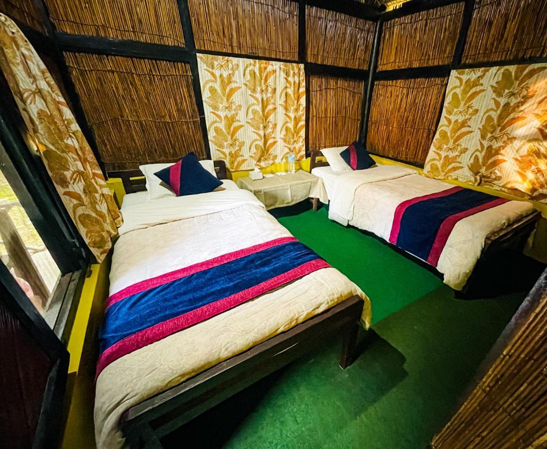 Hotel Tharu Garden And Beer Bar Читван Екстериор снимка