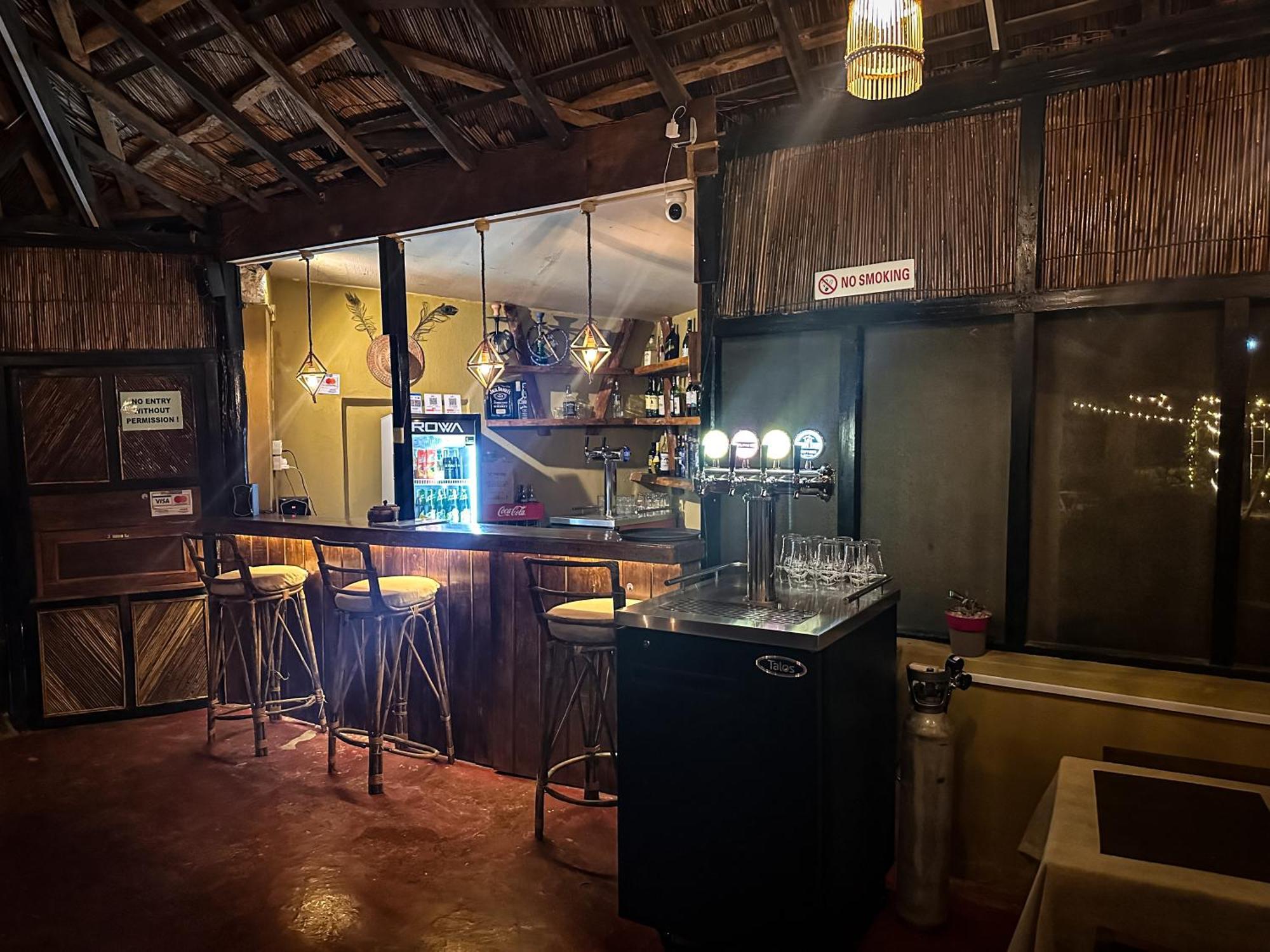 Hotel Tharu Garden And Beer Bar Читван Екстериор снимка