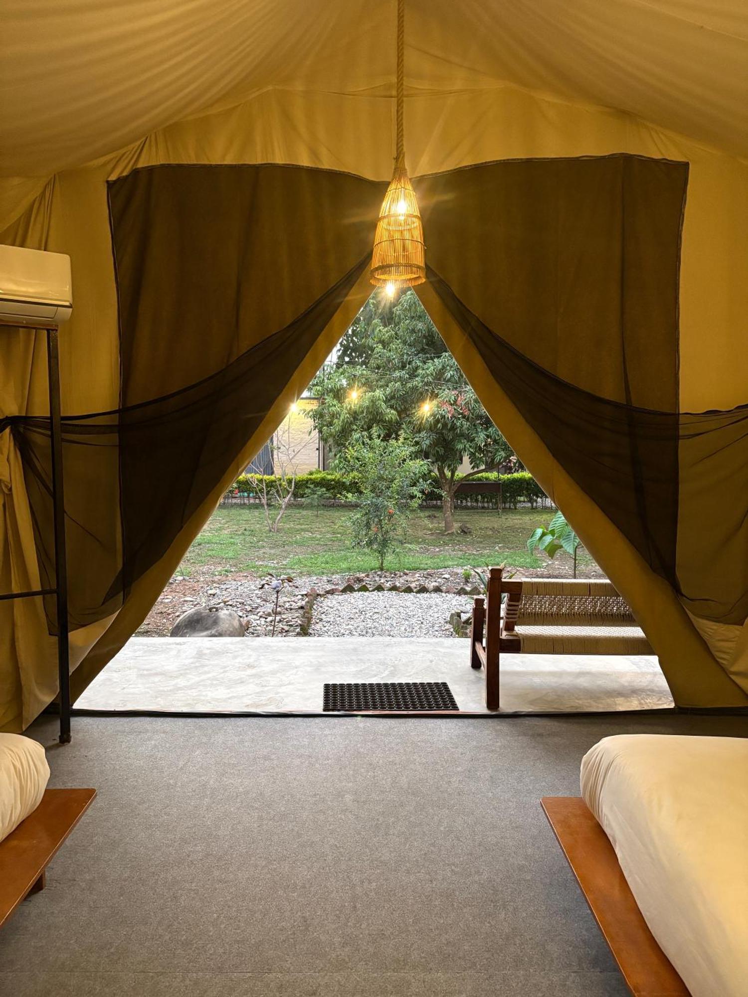 Hotel Tharu Garden And Beer Bar Читван Екстериор снимка